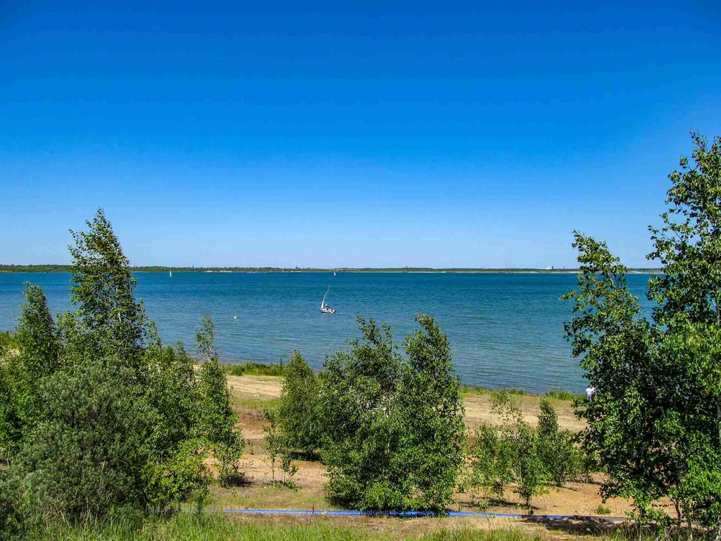 Attraktive 2-Zimmer-Wohnung mit Echtholzparkett & Balkon im Leipziger Neuseenland