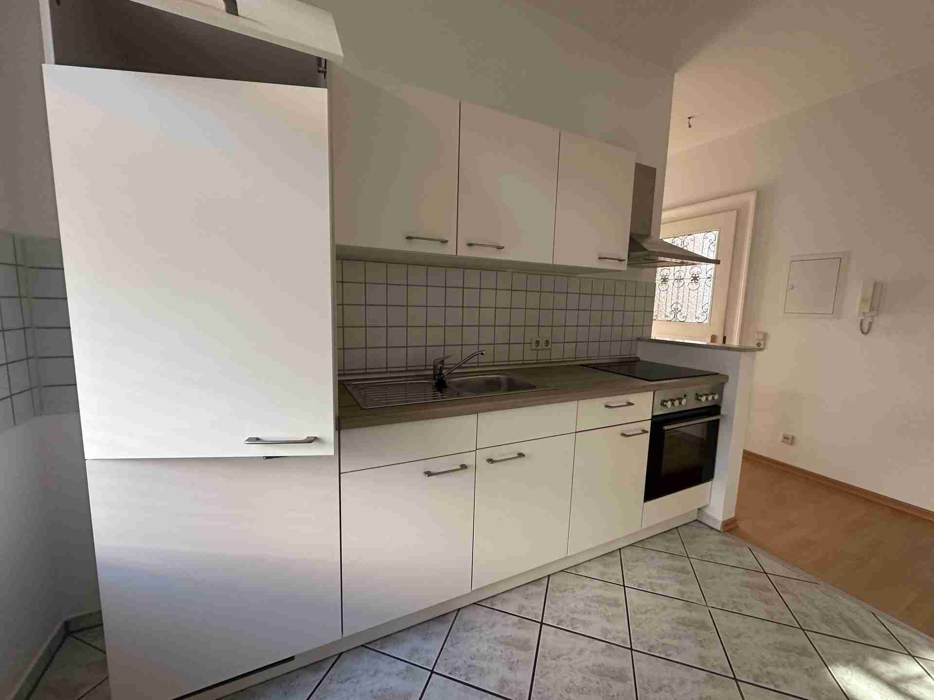 Elegante 1-Raum-Wohnung mit Loggia und Einbauküche