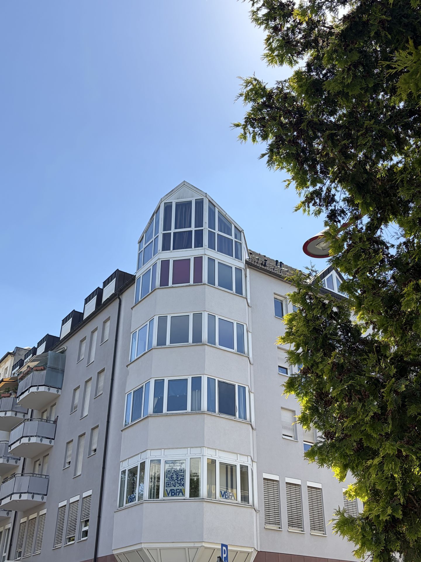 Kapitalanlage mit starker 6,95 % Rendite – 2-Zimmer-Wohnung inkl. Balkon, Tiefgaragenstellplatz und Einbauküche